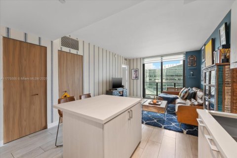 Condo in Miami, Florida, 1 bedroom  № 1621678 - photo 7