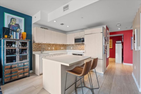 Condo in Miami, Florida, 1 bedroom  № 1621678 - photo 5