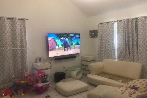 House in Miami, Florida 3 bedrooms, 172.98 sq.m. № 1952679 - photo 4