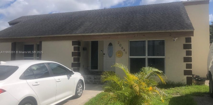 House in Miami, Florida 3 bedrooms, 172.98 sq.m. № 1952679