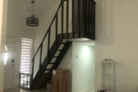 House in Miami, Florida 3 bedrooms, 172.98 sq.m. № 1952679 - photo 10