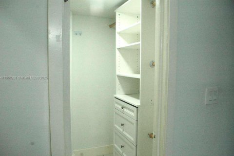 Villa ou maison à louer à Miami, Floride: 3 chambres, 172.98 m2 № 1952679 - photo 25