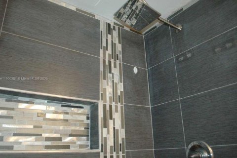 Villa ou maison à louer à Miami, Floride: 3 chambres, 172.98 m2 № 1952679 - photo 17