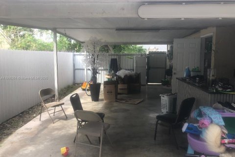 House in Miami, Florida 3 bedrooms, 172.98 sq.m. № 1952679 - photo 13
