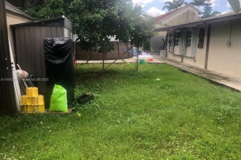 House in Miami, Florida 3 bedrooms, 172.98 sq.m. № 1952679 - photo 14