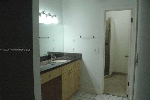 Villa ou maison à louer à Miami, Floride: 3 chambres, 172.98 m2 № 1952679 - photo 24
