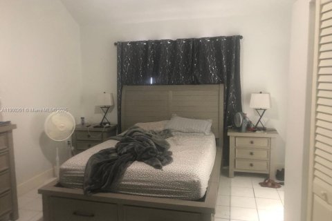 House in Miami, Florida 3 bedrooms, 172.98 sq.m. № 1952679 - photo 8