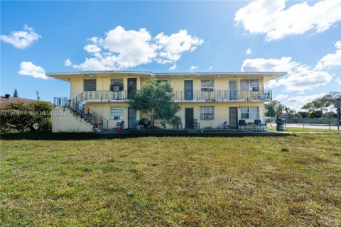 Commercial property in Miami, Florida № 2077518 - photo 9