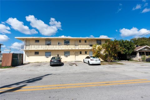 Commercial property in Miami, Florida № 2077518 - photo 8