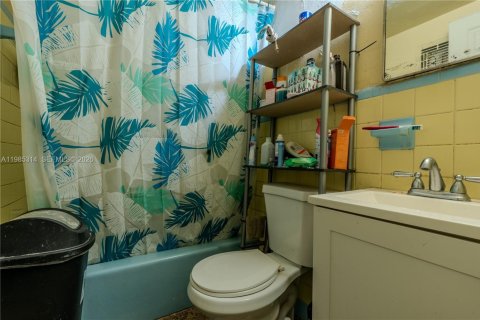 Commercial property in Miami, Florida № 2077518 - photo 11