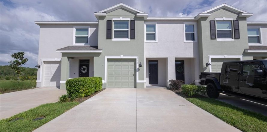 Adosado en Land O' Lakes, Florida 3 dormitorios, 155.43 m2 № 2104643