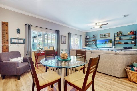 House in Miami, Florida 3 bedrooms, 156.17 sq.m. № 1996521 - photo 11