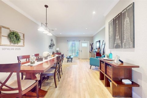 House in Miami, Florida 3 bedrooms, 156.17 sq.m. № 1996521 - photo 5