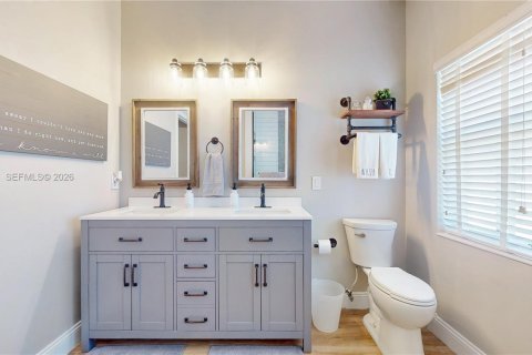 House in Miami, Florida 3 bedrooms, 156.17 sq.m. № 1996521 - photo 18