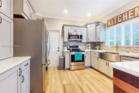 House in Miami, Florida 3 bedrooms, 156.17 sq.m. № 1996521 - photo 6