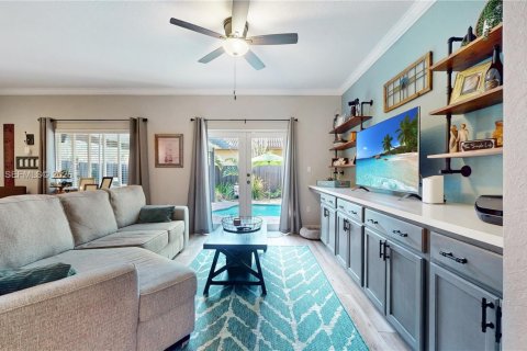 House in Miami, Florida 3 bedrooms, 156.17 sq.m. № 1996521 - photo 14