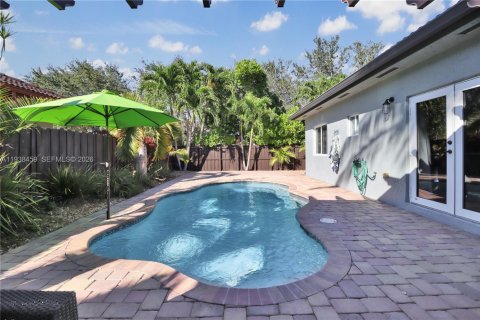 House in Miami, Florida 3 bedrooms, 156.17 sq.m. № 1996521 - photo 2