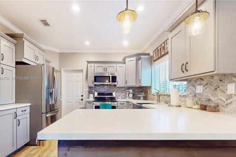 House in Miami, Florida 3 bedrooms, 156.17 sq.m. № 1996521 - photo 7