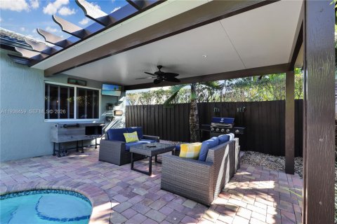 House in Miami, Florida 3 bedrooms, 156.17 sq.m. № 1996521 - photo 30