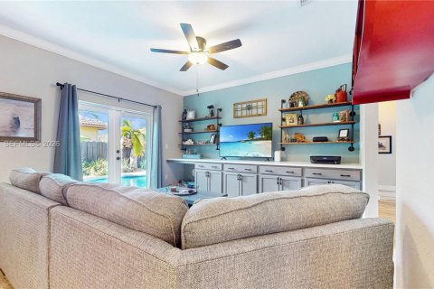 House in Miami, Florida 3 bedrooms, 156.17 sq.m. № 1996521 - photo 12