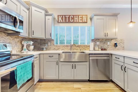 House in Miami, Florida 3 bedrooms, 156.17 sq.m. № 1996521 - photo 9