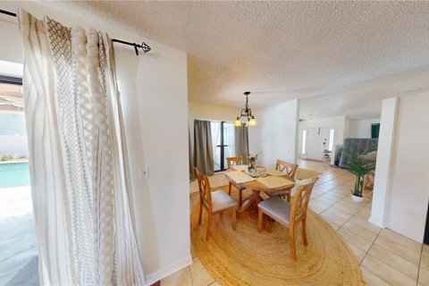 Villa ou maison à vendre à Winter Haven, Floride: 5 chambres, 249.44 m2 № 2417003 - photo 7