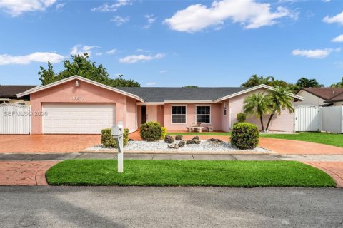 House in Miami, Florida 4 bedrooms, 179.3 sq.m. № 2042324