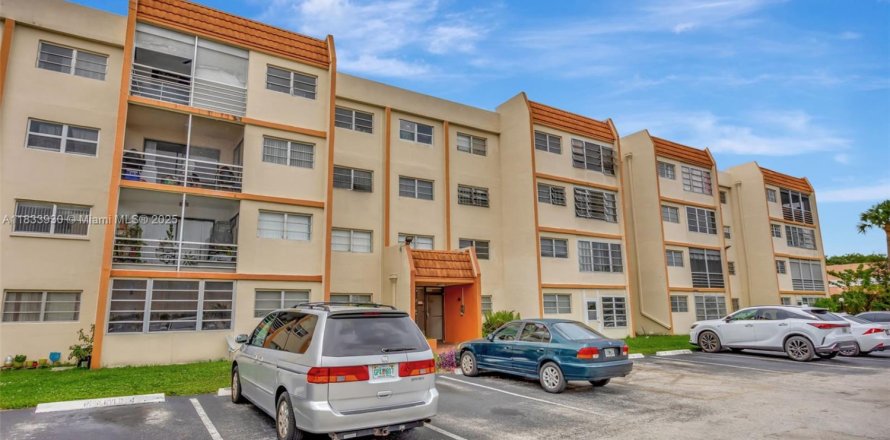 Condo in Lauderhill, Florida, 1 bedroom № 1814661