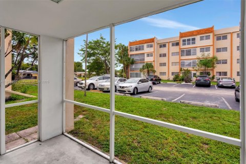 Condo in Lauderhill, Florida, 1 bedroom  № 1814661 - photo 12