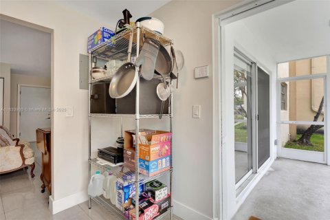 Condo in Lauderhill, Florida, 1 bedroom  № 1814661 - photo 9