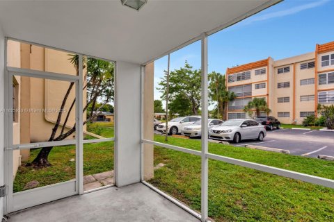 Condo in Lauderhill, Florida, 1 bedroom  № 1814661 - photo 10