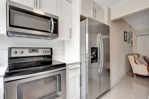 Condo in Lauderhill, Florida, 1 bedroom  № 1814661 - photo 8