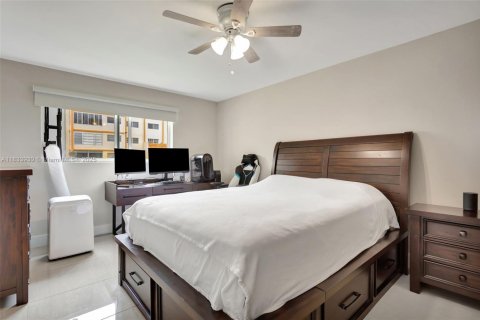 Condo in Lauderhill, Florida, 1 bedroom  № 1814661 - photo 18