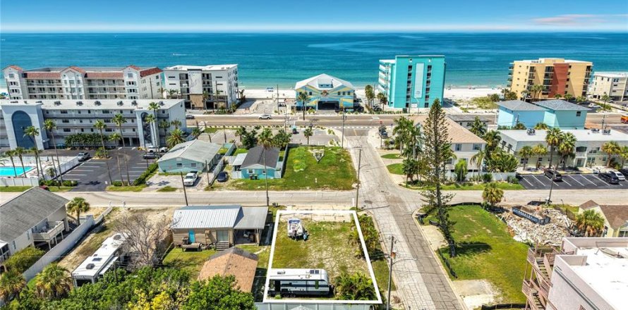Terreno en Madeira Beach, Florida № 2299876