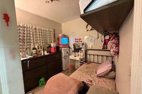 House in Lauderhill, Florida 6 bedrooms, 191.94 sq.m. № 2011562 - photo 16