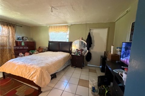 House in Lauderhill, Florida 6 bedrooms, 191.94 sq.m. № 2011562 - photo 9