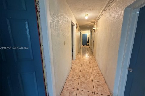 House in Lauderhill, Florida 6 bedrooms, 191.94 sq.m. № 2011562 - photo 19