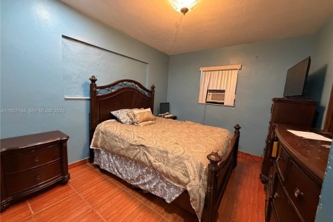 House in Lauderhill, Florida 6 bedrooms, 191.94 sq.m. № 2011562 - photo 6