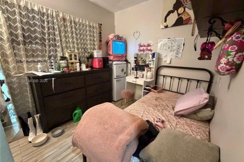 House in Lauderhill, Florida 6 bedrooms, 191.94 sq.m. № 2011562 - photo 17