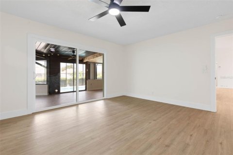 House in Palm Coast, Florida 3 bedrooms, 221.85 sq.m. № 1907610 - photo 18