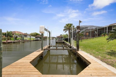 House in Palm Coast, Florida 3 bedrooms, 221.85 sq.m. № 1907610 - photo 30