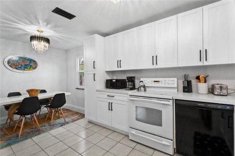 Villa ou maison à vendre à Sarasota, Floride: 3 chambres, 100.43 m2 № 2419707 - photo 10