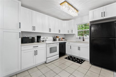 Villa ou maison à vendre à Sarasota, Floride: 3 chambres, 100.43 m2 № 2419707 - photo 9