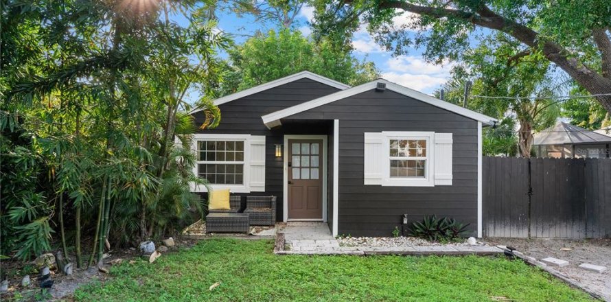 Villa ou maison à Sarasota, Floride 3 chambres, 100.43 m2 № 2419707