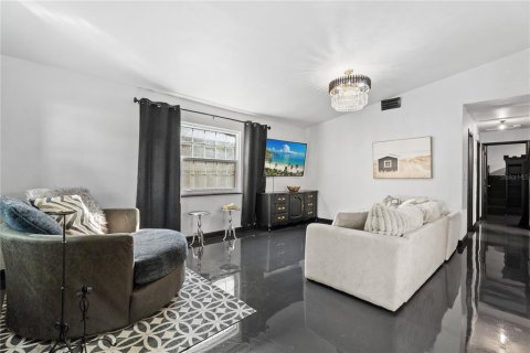 Villa ou maison à vendre à Sarasota, Floride: 3 chambres, 100.43 m2 № 2419707 - photo 5