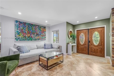 House in Miami, Florida 3 bedrooms, 233.37 sq.m. № 1671114 - photo 3