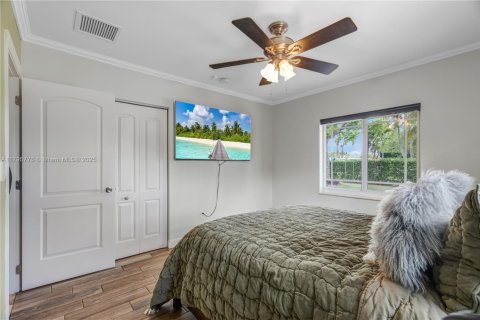 House in Miami, Florida 3 bedrooms, 233.37 sq.m. № 1671114 - photo 16