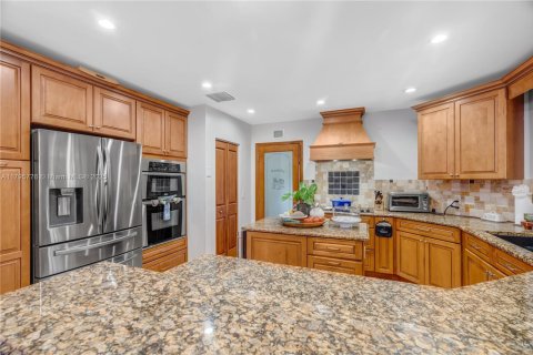 House in Miami, Florida 3 bedrooms, 233.37 sq.m. № 1671114 - photo 5