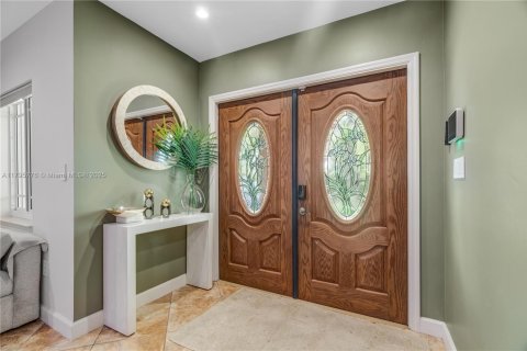 House in Miami, Florida 3 bedrooms, 233.37 sq.m. № 1671114 - photo 2