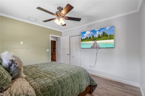 House in Miami, Florida 3 bedrooms, 233.37 sq.m. № 1671114 - photo 17